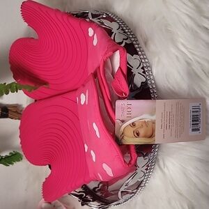PARIS HILTON Pink Heart Silicone Oven Mitts SET NWT 2114